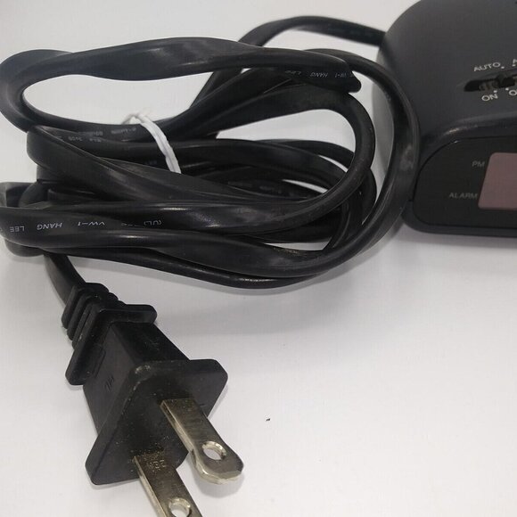 Vintage 2000 Radio Shack AM/FM Compact Alarm Clock Radio 12-1630 Tested - Works - Picture 7 of 13